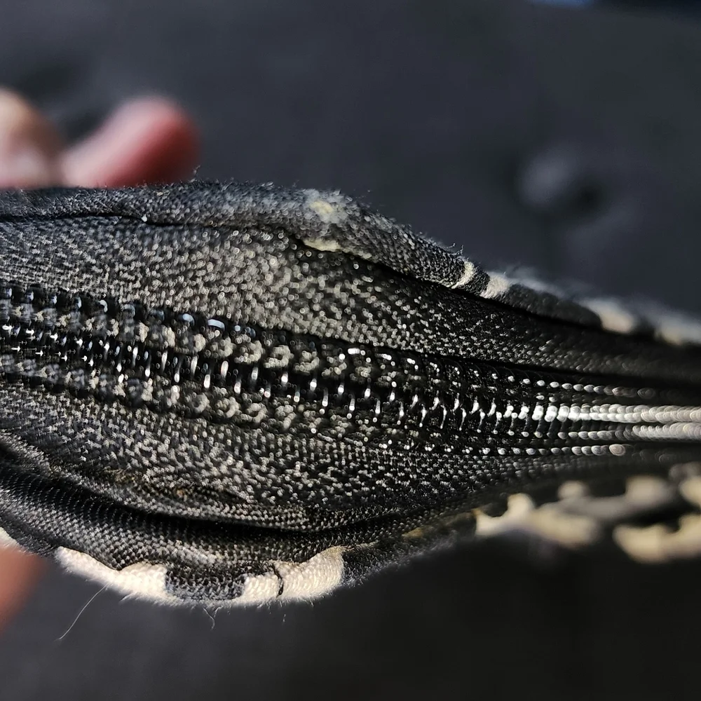 Preowned Vera Bradley black and white kisslock‎ wallet - Picture 10 of 14